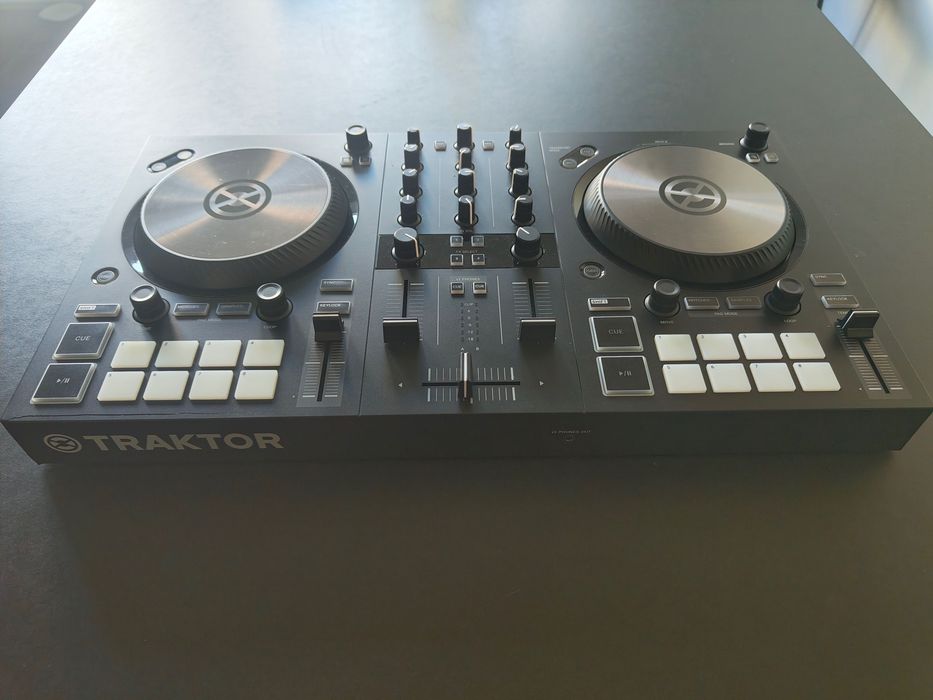 Kontroler DJ Traktor Kontrol s2mk3