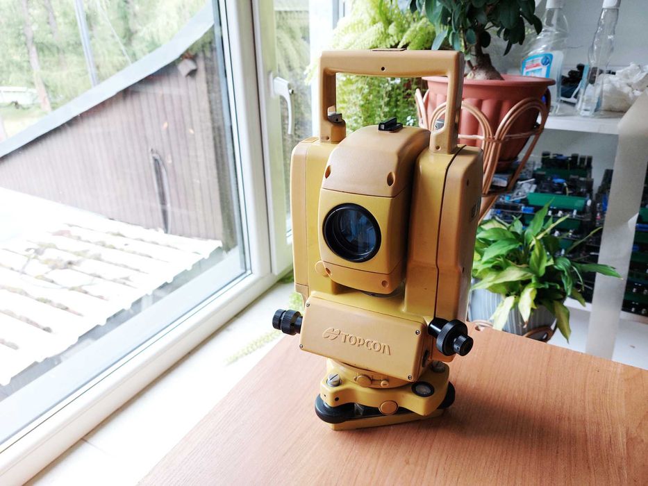 Tachimetr elektroniczny Topcon GTS-212