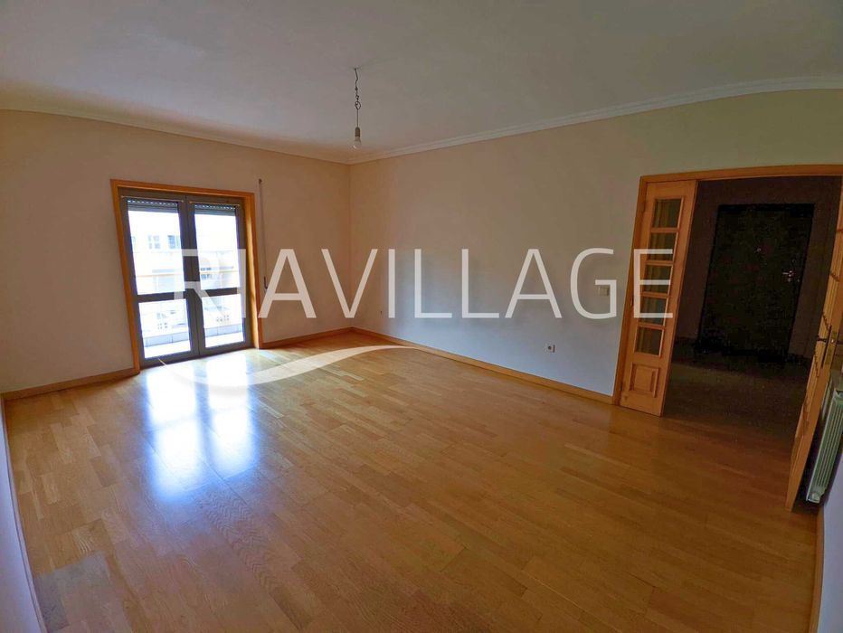 Apartamento T1 c/ garagem para arrendar (junto ao Glicínias - Aveiro)