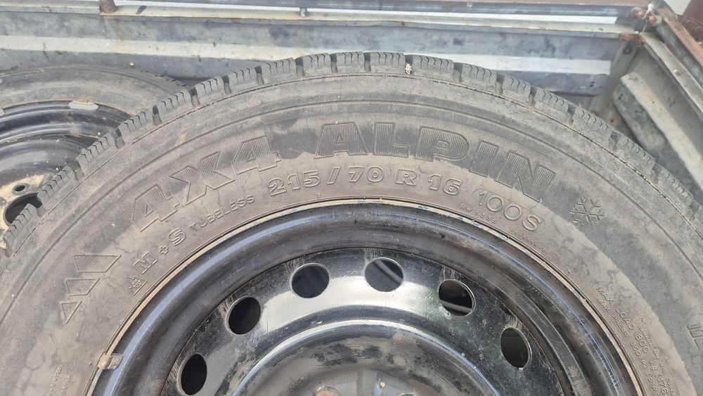 Opony Michelin Alpin 4x4, 215/70 16R.