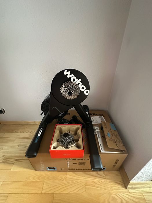 nowy trenażer WAHOO KICKR CORE 2 + kaseta SHIMANO + kaseta SRAM + bębenek XDR (najnowsza wersja)