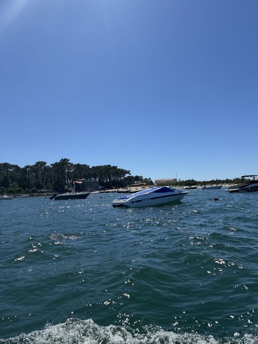 Bayliner 2050 LS para 8 pessoas com motor mercruiser 4.3L