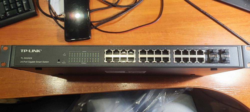 Комутатор TP-Link TL-SG2424