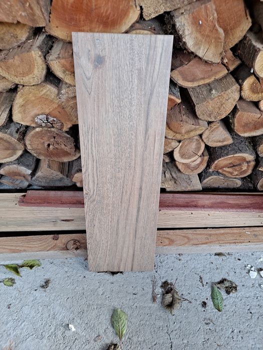 Płytki ceramiczne i gipsowe