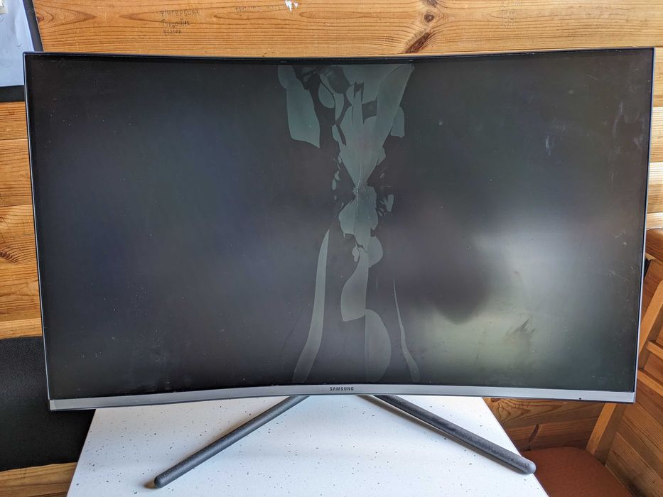 Monitor 32" 4К Samsung LU32R590