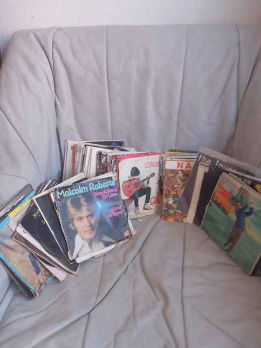 Varios discos vinil , estrangeiros e alguns portugueses.