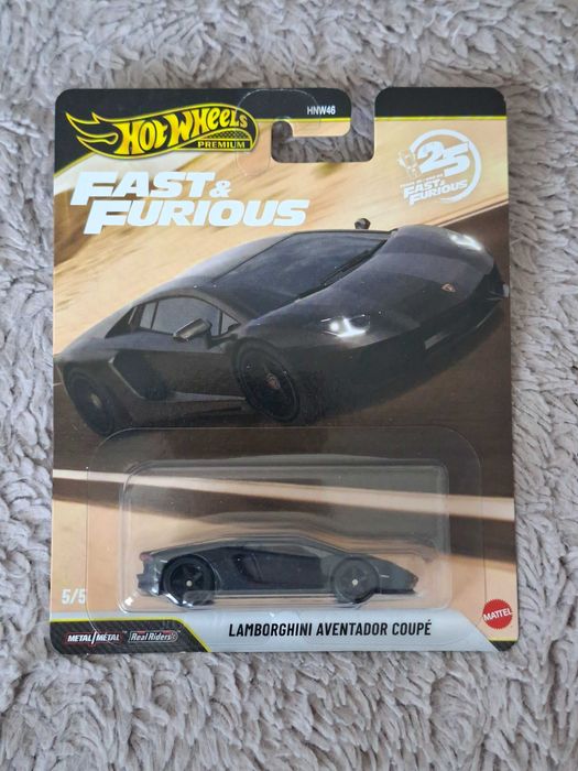 Hot Wheels Premium Lamborghini Aventador Coupe