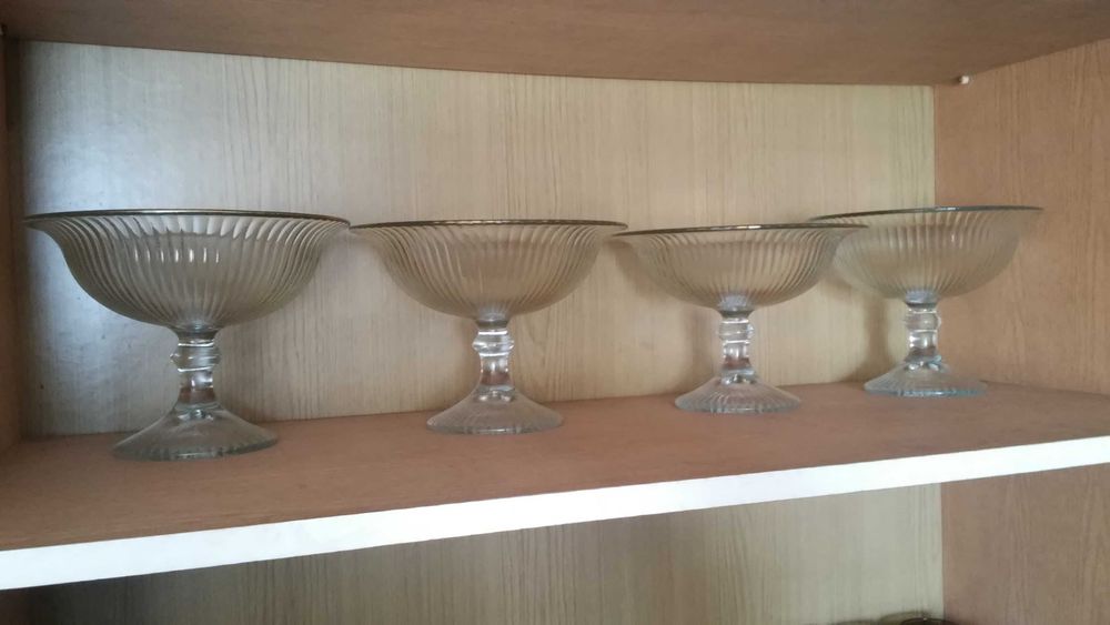Klosz na owoce na nodze patera szklana ozdobna