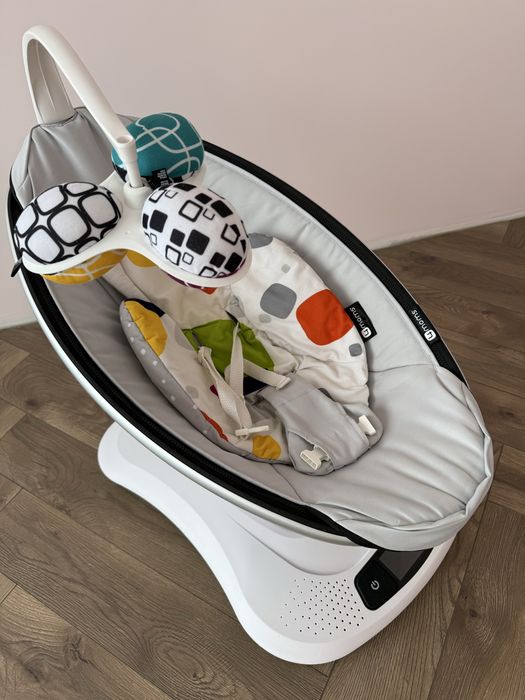 Заколисуючий центр 4moms