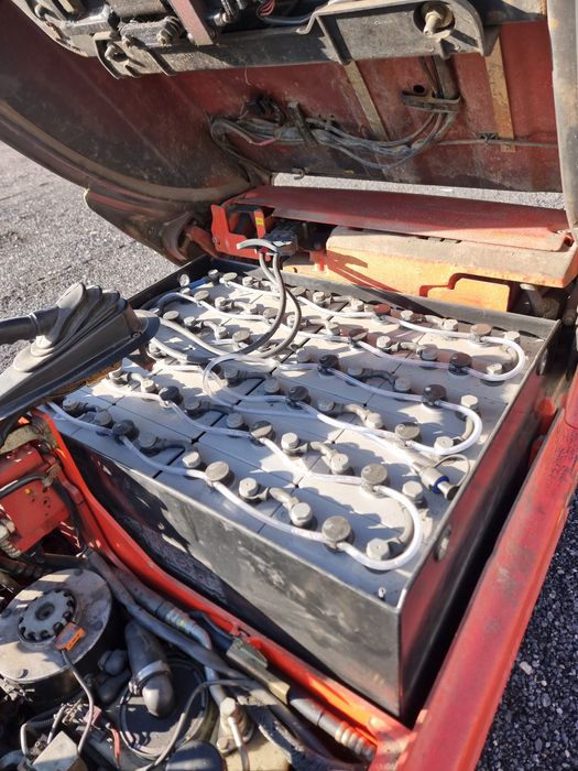 Empilhador linde 16 elétrico,bateria nova com enchimento automático