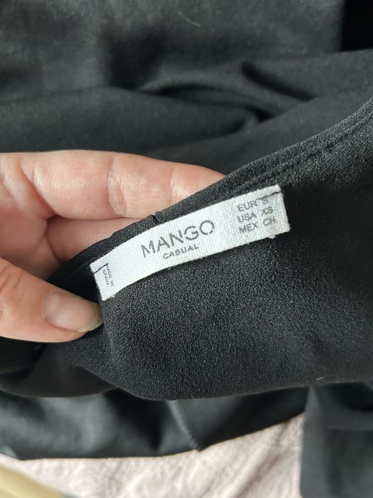Mała czarna sukienka mini na jedno ramię sylwester S Mango studniowka