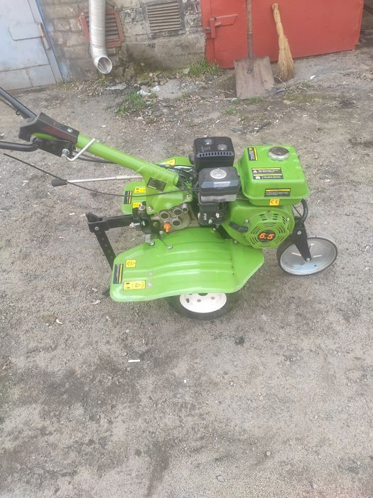 Продам мотоблок новый как купил то не разу не пользовался с навесным