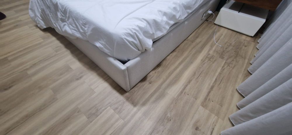 Cama de casal con cabeceira