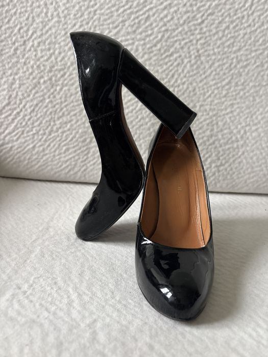 Buty na obcasie czółenka, Primamoda