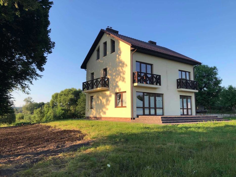 Будинок з ремонтом близько Львова