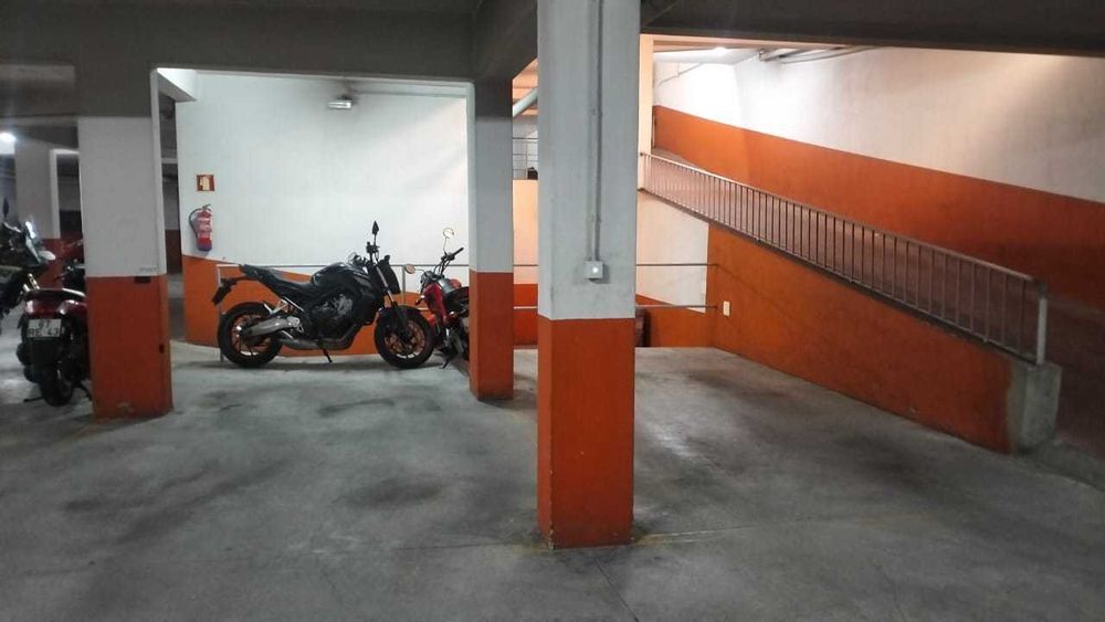 Lugar de estacionamento para arrendar R Fernando Lopes Graca