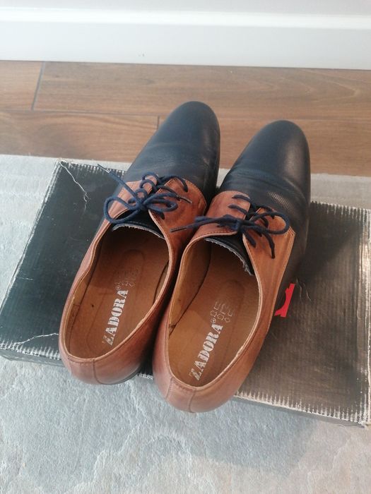 Pantofle młodzieżowe dla nastolatka.