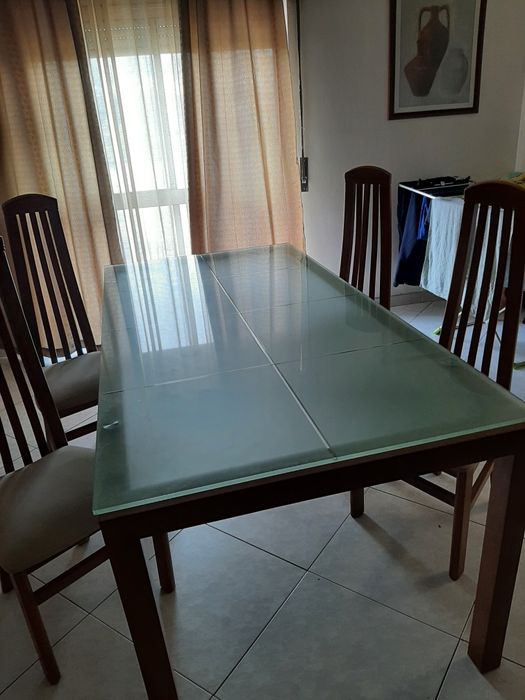 Esta como nova não posso dar garantia de um movel que comprei ha 4 ano