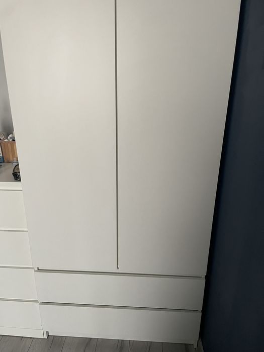 Szafa dwudrzwiowa z szufladami i półkami