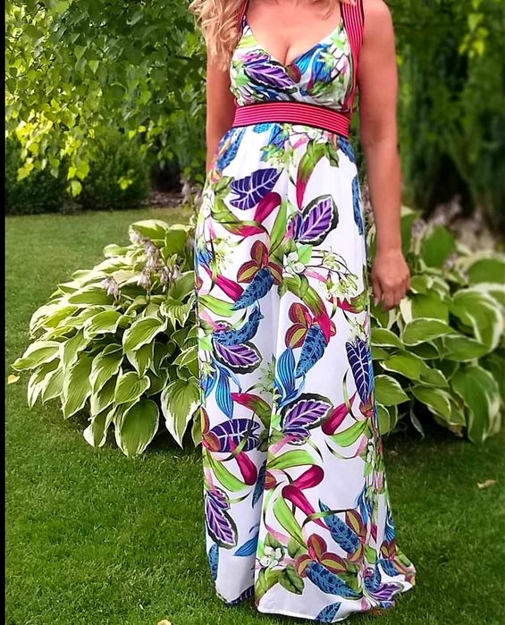 Piękna sukienka marki simple r.36