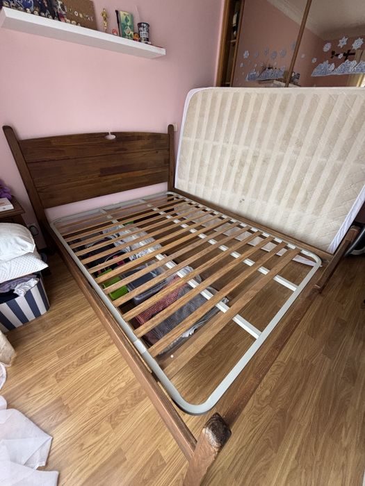 Cama de madeira de pinho maçico