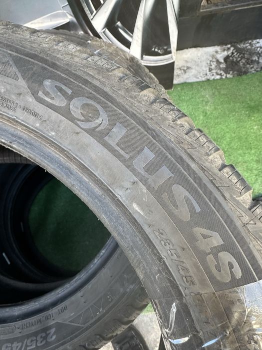 235/45 R17 Kumho Solus 22г комплект всесезонных шин.
