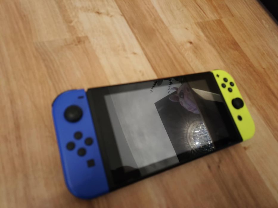 Nintendo switch z kartą pamięci i grami