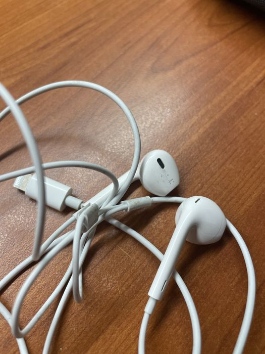 EarPods (conetor Lightning) em excelente estado