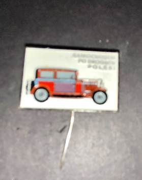 Przypinka PRL samochodem po drogach Polski