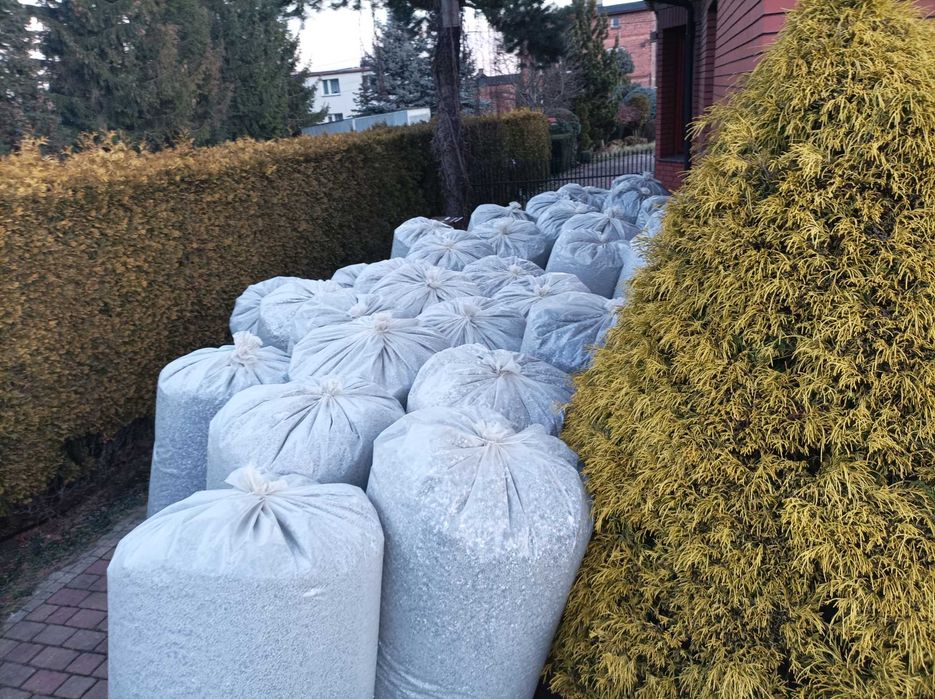 Styropian granulat pianka do ocieplenia dachu fundamentu zwalcza kuny