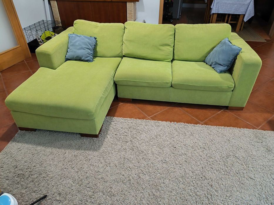Dois sofás em bom estado