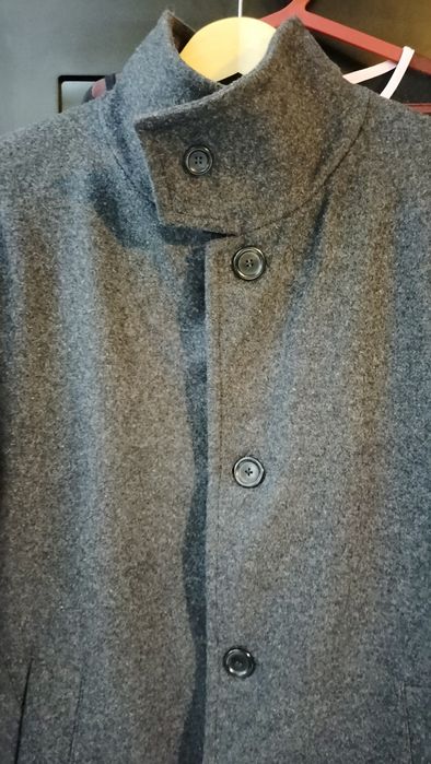 Sobretudo de homem cinzento