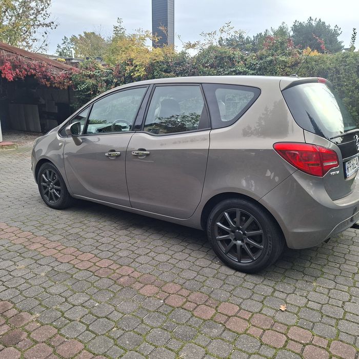 Opel Meriva 1,4pb - 2013 rok