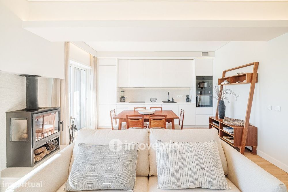 Apartamento T3 totalmente remodelado e mobilado, na Costa da Caparica