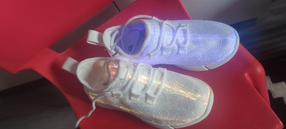 Buty świecące sneakersy adidas rozmiar 30