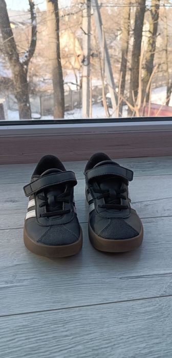 Кросівки снікерси adidas 30