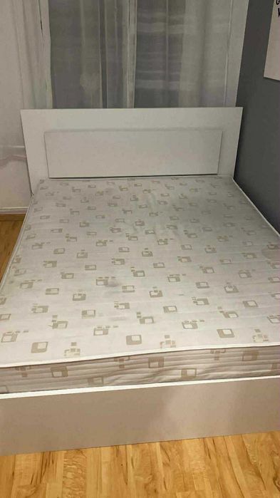 Łóżko z materacem 160/200