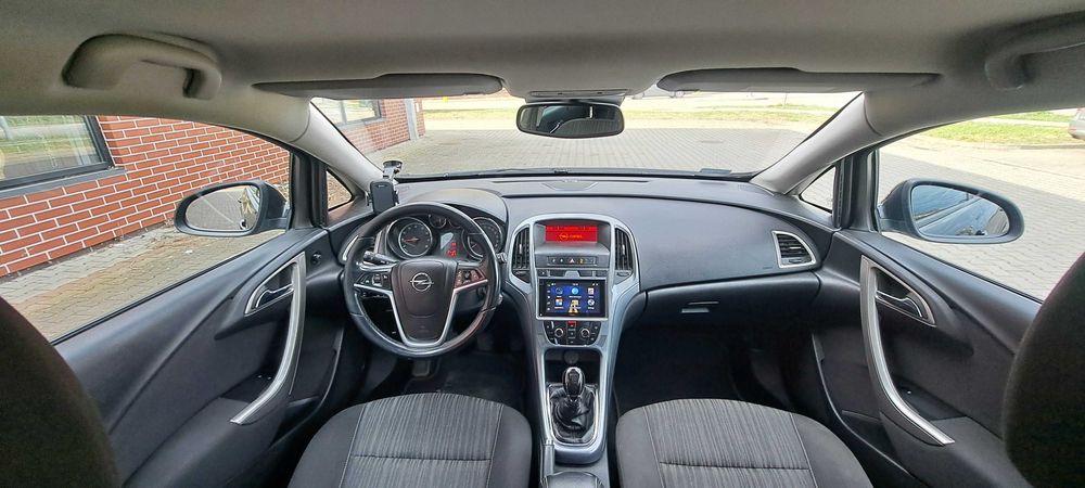 Opel Astra J 2011 rok 1.4 140 KM Hak
