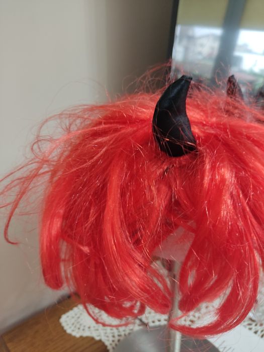 Peruka diabełek Halloween