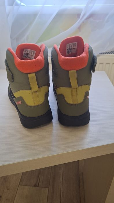 Продам зимові Adidas 36p