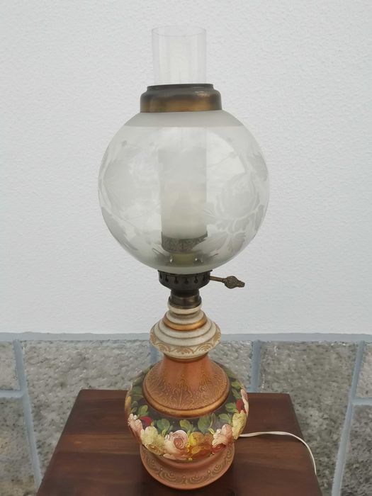 Candeeiro de mesa pintado a mão