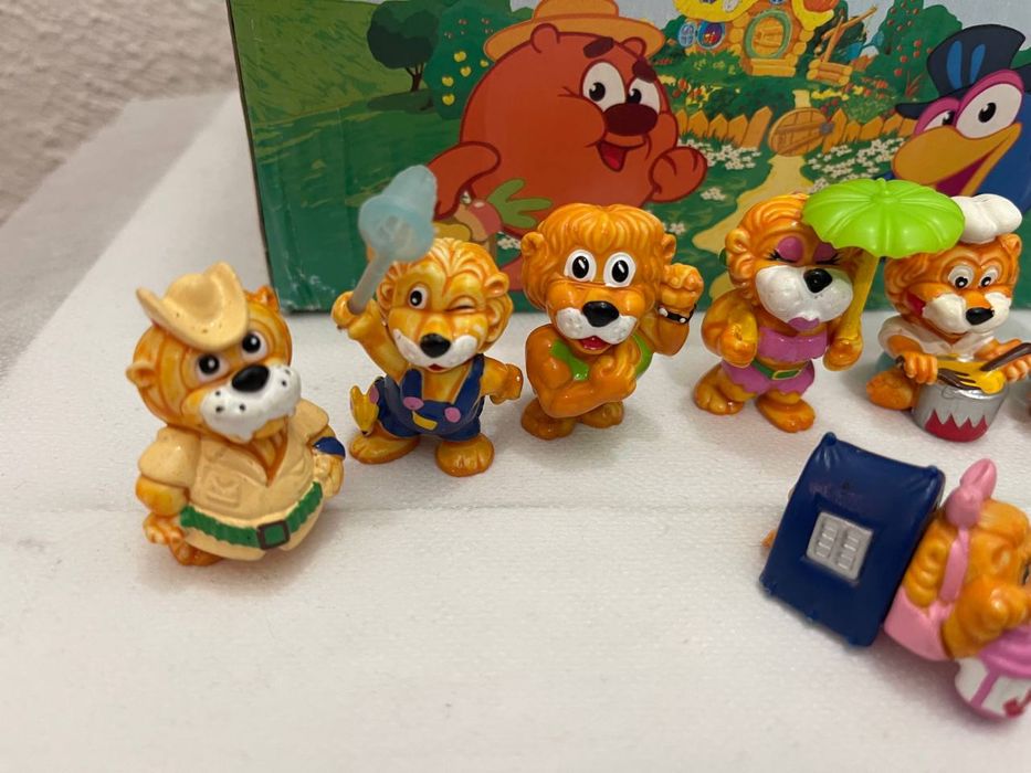 Леви кіндер іграшки