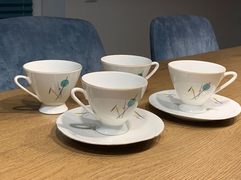 Porcelana Wałbrzych - 4 filiżanki z 2 talerzykami