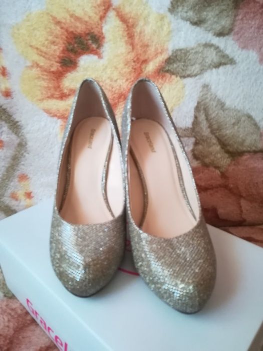 Nowe szpilki firmy greceland