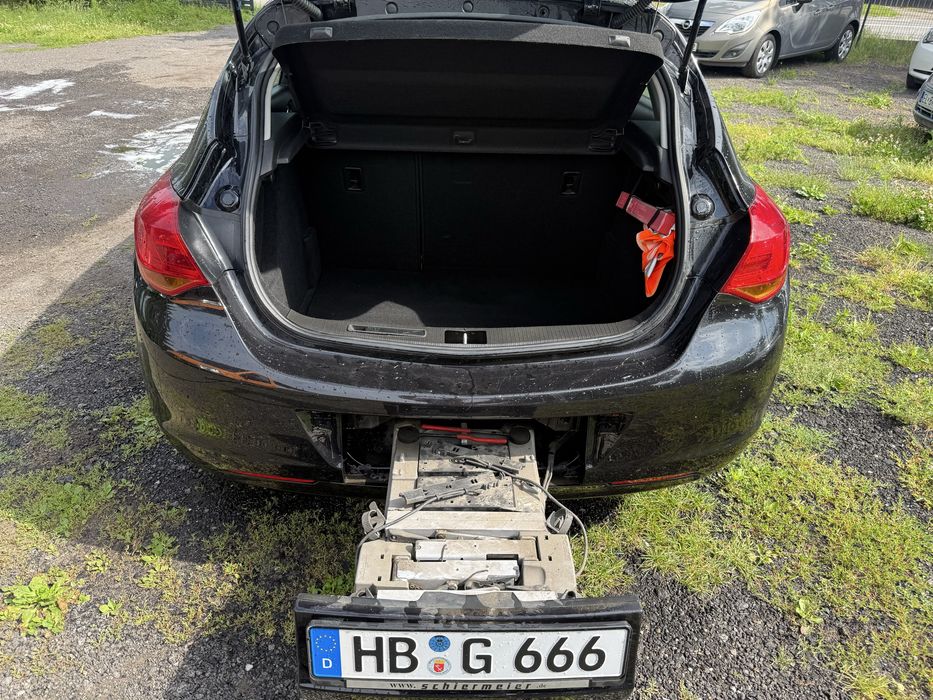 Opel Astra 1.6 benzyna, opłacona, dwa komplety kół, bagażnik na rowery