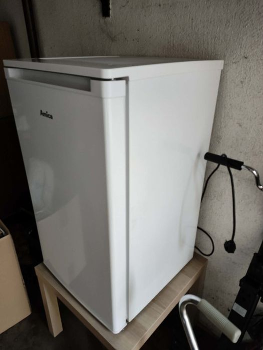 Lodówka AMICA mała