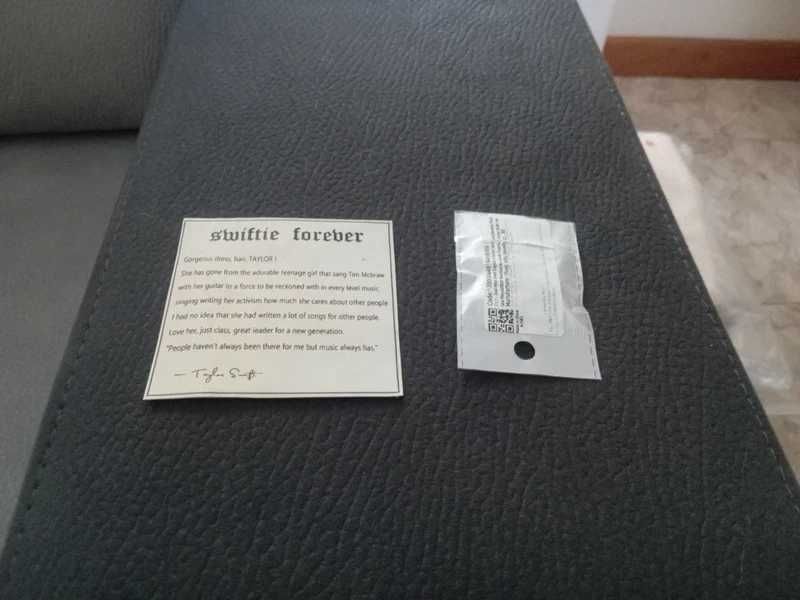 Colar Taylor Swift dourado - Red