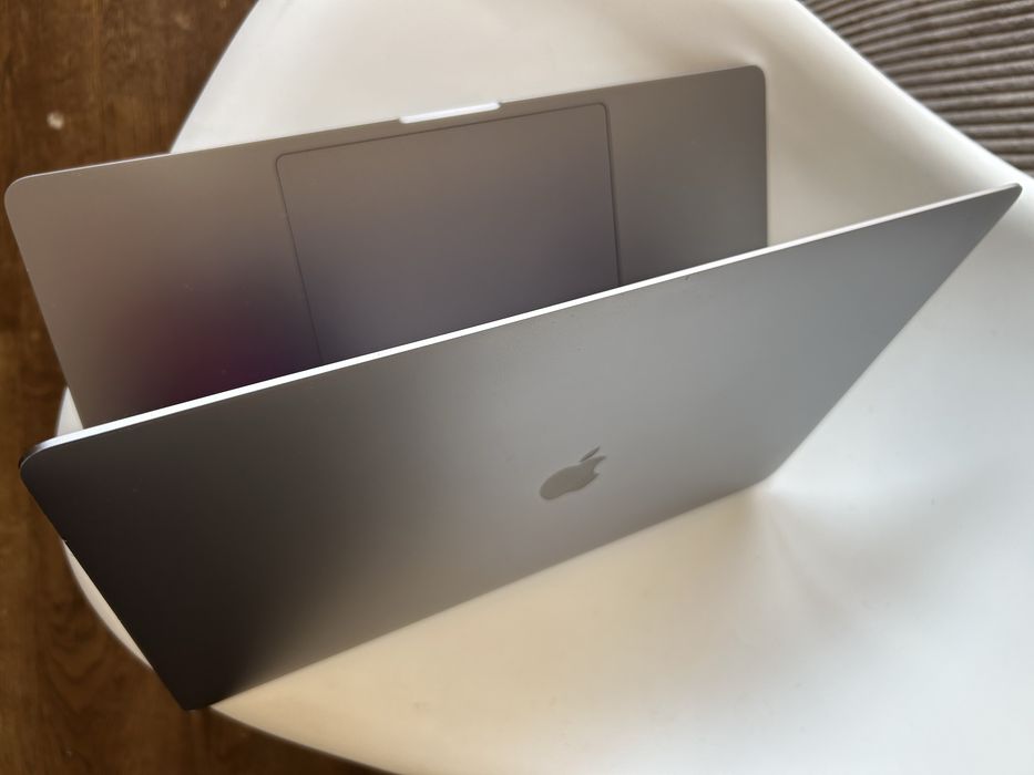 Apple MacBook Pro 16" A2141 i9 32GB RAM 1TB 5500M 8GB IDEALNY