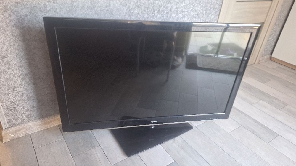 Телевізор LG працюючий, в ремонті не був.