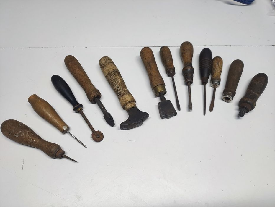 Stare narzędzia ręczne obuwnicze, szewskie, kaletnicze - szydło i inne